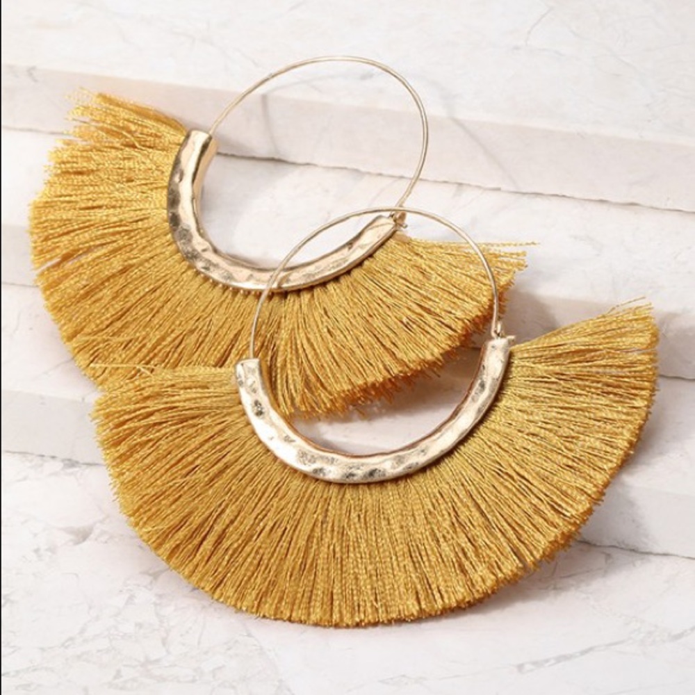 ✨RESTOCKED✨Mustard fanned fringe earrings - Picture 2 of 3